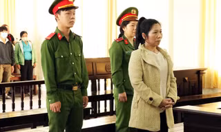 Bị cáo nghe Hội đồng xét xử tuyên án