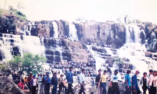 Dòng người trẩy hội Pongour