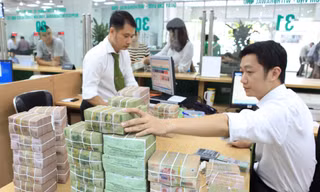 lãi suất tiền gửi xuống mức thấp nhất 18 tháng qua 