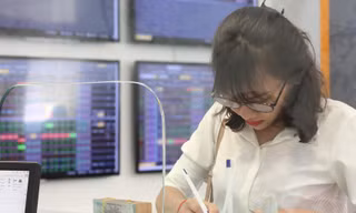 Thời gian qua TTCK đã thu hút một lượng nhà đầu tư mới và dòng tiền kỷ lục ; Ảnh ( minh hoa) - Như Ý 