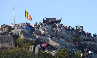 Giây phút sinh tử của chàng trai rơi xuống vực Yên Tử