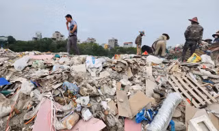 Hàng nghìn m2 lòng sông Đáy bị thu hẹp