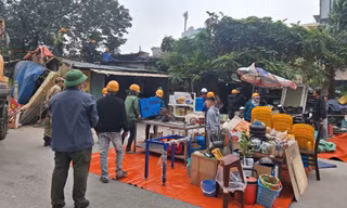 Hà Nội: Tháo dỡ, di dời tài sản của 10 hộ dân lấn chiếm đất đã GPMB tại Cầu Giấy