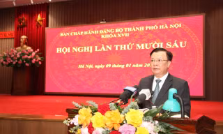 Bí thư Thành ủy Hà Nội Đinh Tiến Dũng phát biểu tại hội nghị 