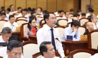 Ông Nguyễn Trọng Đông, Phó Chủ tịch UBND TP. Hà Nội trả lời tại phiên chất vấn