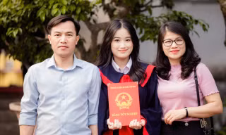 Tân sinh viên Đỗ Nguyên Thiên Hương dang dở giấc mơ làm nhà báo