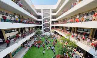 Phụ huynh đều mong muốn con em được học tại trường công lập