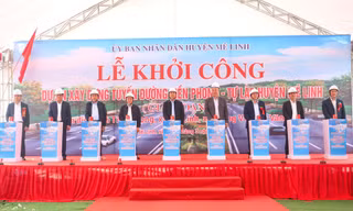 Các đại biểu làm lễ khởi công dự án