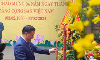Bí thư Thành ủy Hà Nội dâng hương tưởng niệm cố Tổng Bí thư Trần Phú