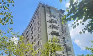 Một công trình tại phường Kim Giang (quận Thanh Xuân) được cấp phép nhà ở văn phòng cao 8 tầng, nhưng được chủ nhà biến thành chung cư mini cao 11 tầng với hơn 100 căn hộ