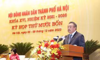 Chủ tịch UBND TP. Hà Nội Trần Sỹ Thanh phát biểu tại phiên chất vấn