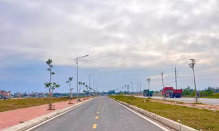 'Cò đất' tiết lộ đất đấu giá 120 triệu/m2 ở phố huyện 
