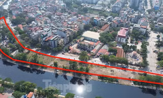 Hà Nội: Dự án bãi đỗ xe gần 13.000m2 'thai nghén' hơn chục năm thành nơi đổ trộm rác thải 