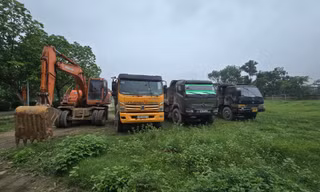 Luật sư nói về vụ hủy hoại tài sản, khai thác đất trái phép trong đêm ở Hà Nội