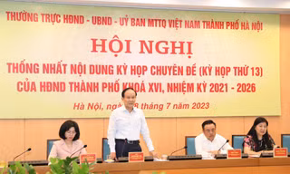 Chủ tịch HĐND TP. Hà Nội Nguyễn Ngọc Tuấn phát biểu tại hội nghị