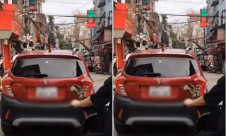 Hình ảnh ô tô vi phạm đi vào đường cấm bị người dân quay clip gửi Công an Hà Nội