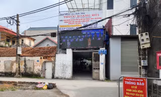 Dựng chốt ngăn bệnh nhân đến cơ sở của ‘thần y’ chữa bách bệnh bằng nước ion kiềm tại Hà Nội