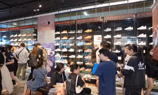 Muôn kiểu săn sale của người trẻ nhân dịp Black Friday