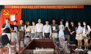 Sinh viên Ngoại giao trải nghiệm môi trường báo chí chuyên nghiệp tại các ấn phẩm Sinh Viên Việt Nam - Hoa Học Trò