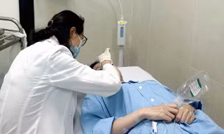 Bệnh viện Bạch Mai liên tiếp nhận ca biến chứng thẩm mĩ do spa không phép gây họa