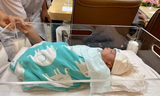 Kì diệu quá trình nuôi trẻ sinh non nặng 6 lạng, mắc bệnh hiểm nghèo