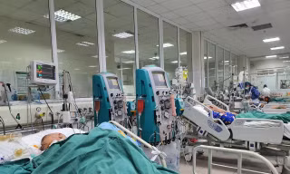 Thứ trưởng Bộ Y tế nói về tình trạng gia tăng bệnh nhân COVID-19 nặng, tử vong
