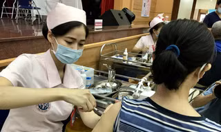 Hà Nội: Một số người dân chủ quan không muốn tiêm vắc xin phòng COVID-19 mũi 4