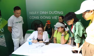 Người dân hào hứng tham gia Ngày Dinh dưỡng cộng đồng Việt Nam