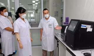 Quyền Bộ trưởng Bộ Y tế: Rà soát chế độ phụ cấp chống dịch cho nhân viên toàn ngành