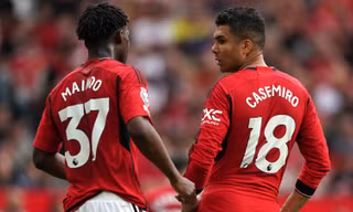 Mainoo và Casemiro.