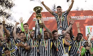 Juventus vô địch Coppa Italia.