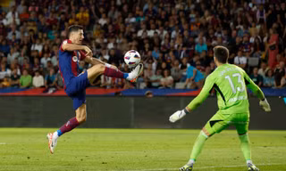 Lewandowski chọc thủng lưới Celta Vigo.