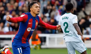 Raphinha tỏa sáng trong trận thắng của Barcelona.