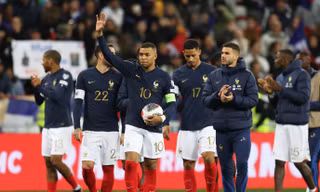 Đội trưởng Mbappe lập hat-trick