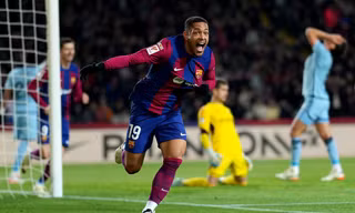 Vitor Roque ghi bàn thắng quan trọng.