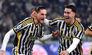 Rabiot ghi bàn thắng quý giá giúp Juventus vượt qua Roma.