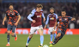 Aston Villa thua sốc.