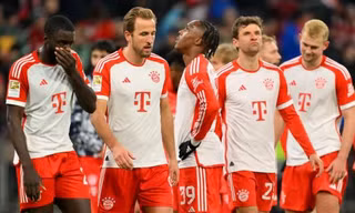 Các cầu thủ Bayern thể hiện sự thất vọng sau thất bại gây sốc.