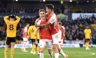 Trossard ghi bàn mở tỷ số cho Arsenal.