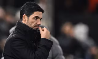 HLV Mikel Arteta trong trận đấu với Luton