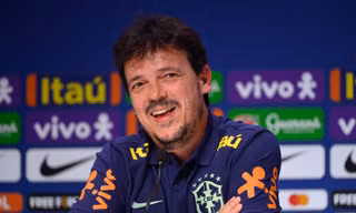 HLV Fernando Diniz bị sa thải.