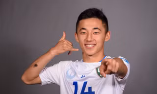 Tiền đạo Fayzullaev.