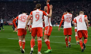 Kane tỏa sáng giúp Bayern Munich đi tiếp.