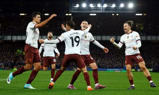 Các cầu thủ Man City ăn mừng chiến thắng.