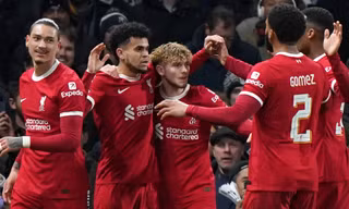Các cầu thủ Liverpool ăn mừng.