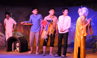 Cảnh trong vở kịch ma "3-5-7"