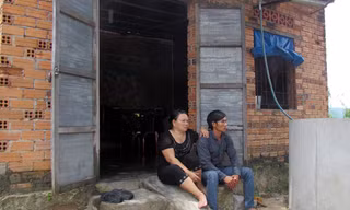 Bà Cẩm và anh Lượng ở nhà ông Nén, tháng 9/2014