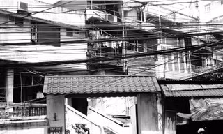 Khu tập thể 16A Thụy Khuê bị nghiêng, lún nứt. Ảnh: K.N