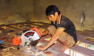 Cường 'mộc' vượt khó mưu sinh