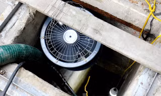 Người dân cần trang bị những kiến thức cơ bản, có sự chuẩn bị để làm việc trong môi trường kín, thiếu không khí và ánh sáng. 